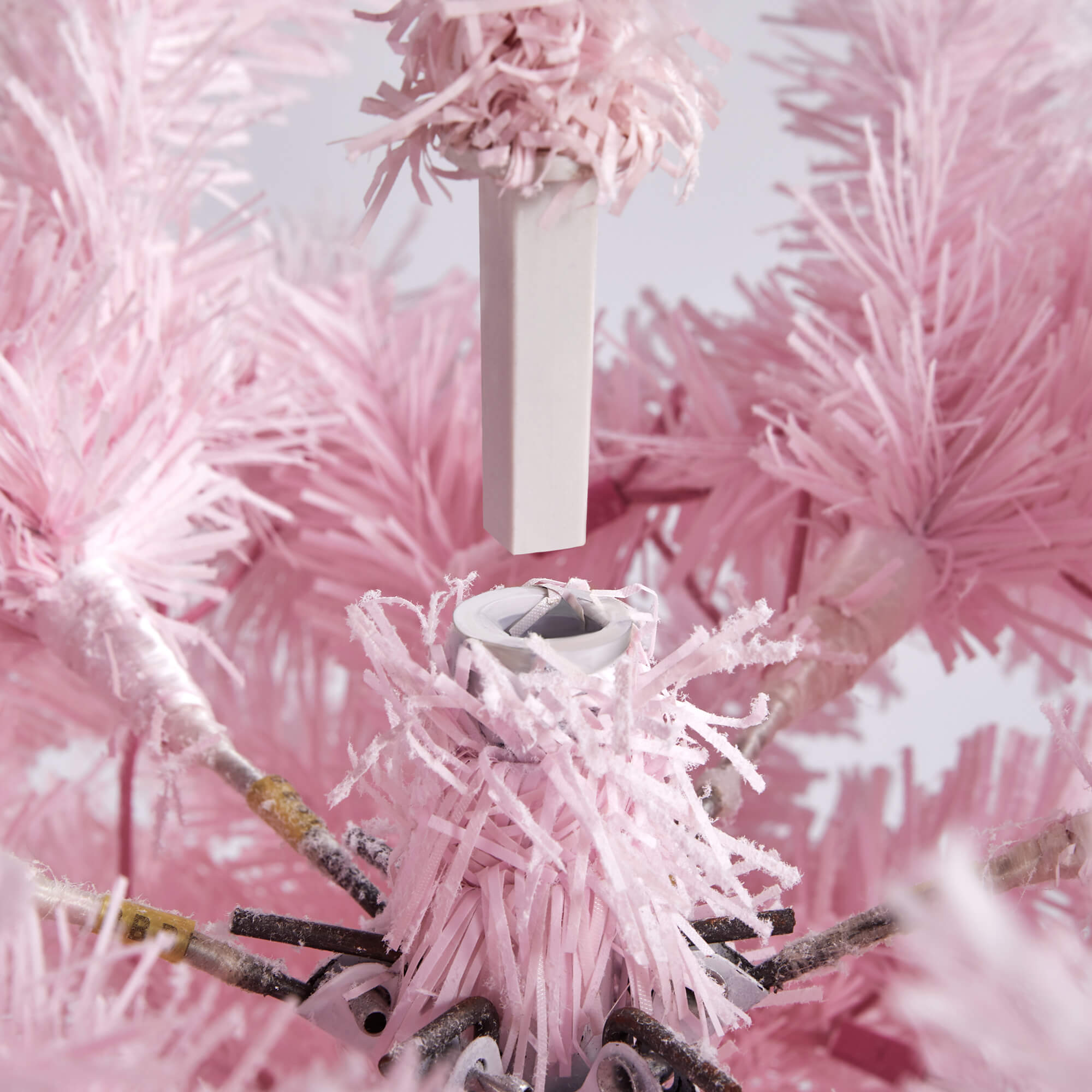 Yaheetech 7.5' Pre-lit Flocked Artificial Christmas Tree - Image 5
